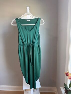 Cupshe Sleeveless V-Neck High-Low Dress in Forest Green